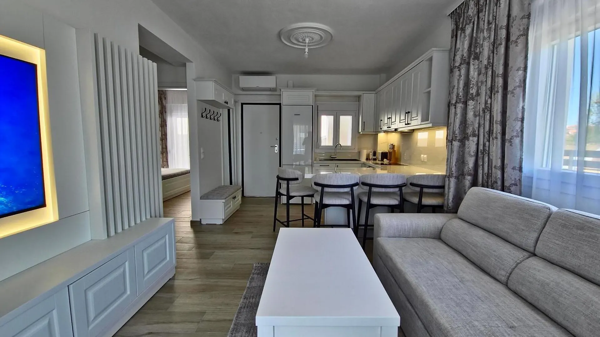 Royal Apartments - Nikiti Greece